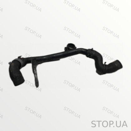 03L122157K патрубок системы охлаждения Патрубок системы охлаждения Skoda Oc