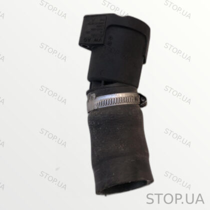 03L131111J патрубок турбины Патрубок турбины Volkswagen Passat B7 03L131111