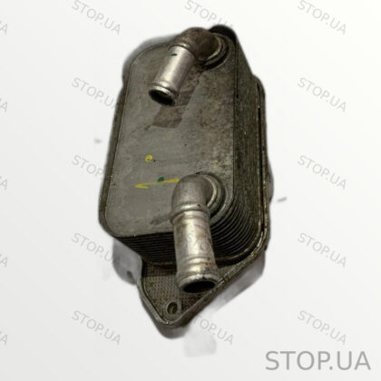 06E117021G радиатор масляный 06E117021G Масляный радиатор Volkswagen Touare