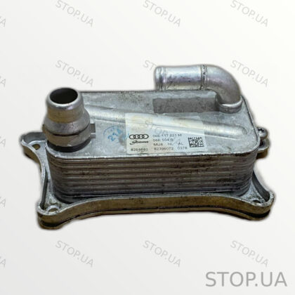 06E117021M масляный радиатор двигателя 06E117021M Радиатор масляный двигате