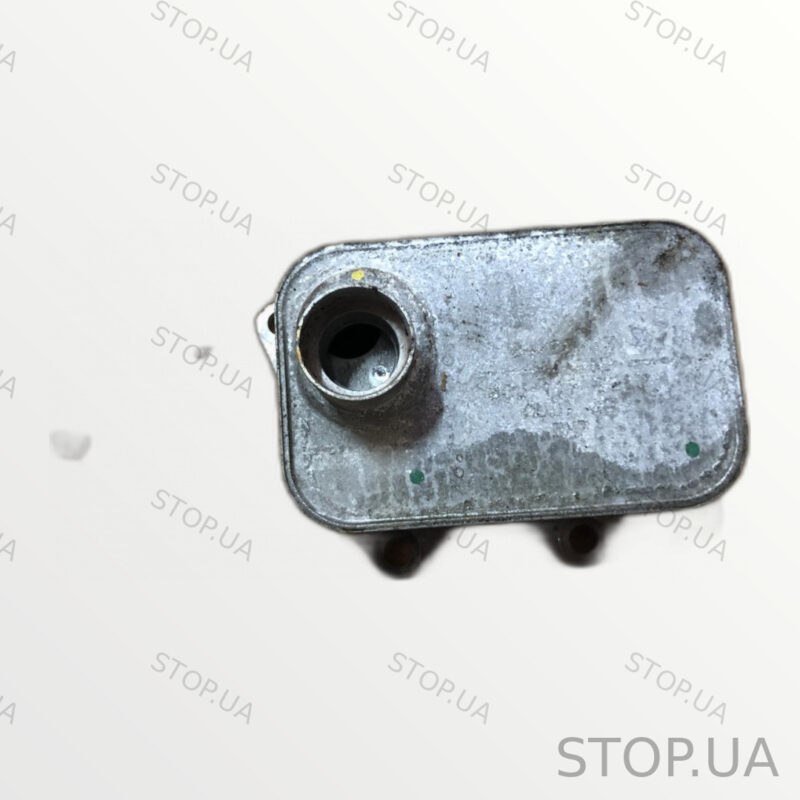 06J117021J радиатор масляный 06J117021J Радиатор масляный Volkswagen Passat — изображение 2