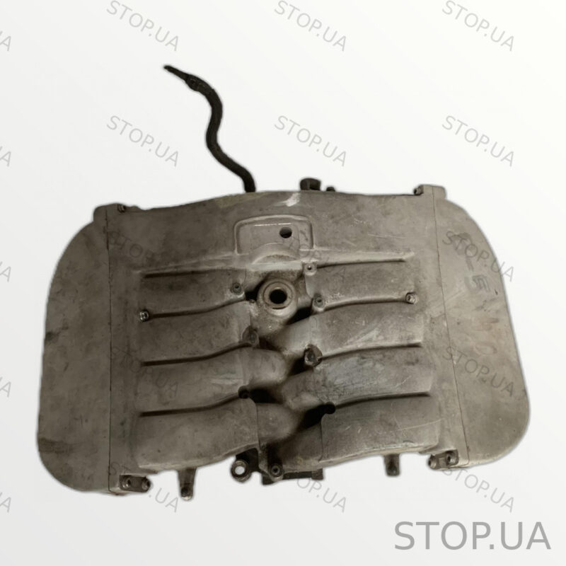 07D133185M впускной коллектор 07D133185M Впускной коллектор Passat B5 4.0 В
