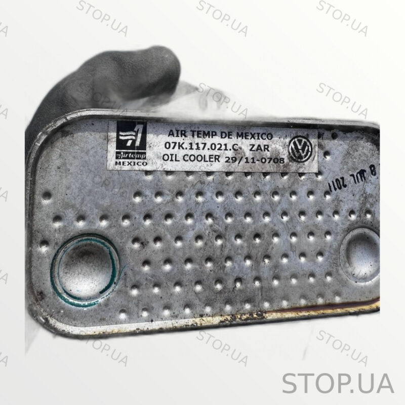 07K117021C радиатор масляный 07K117021C Радиатор масляный Volkswagen Jetta — изображение 2