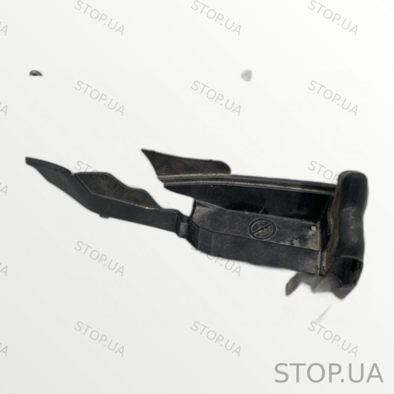 11A819335 угловой пластик под лобовое стекло левый Кутовой пластик под лобо