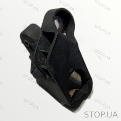 11A823405B кронштейн отбойника капота левый Кронштейн отбойника капота левы
