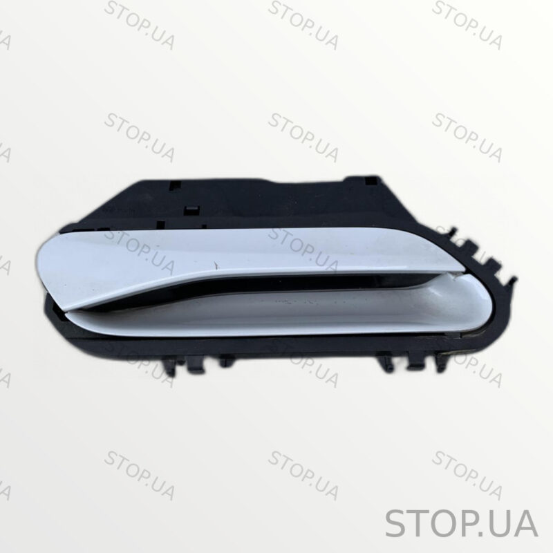 11A837812D ручка двери наружная правая Ручка двери наружная правая Volkswag