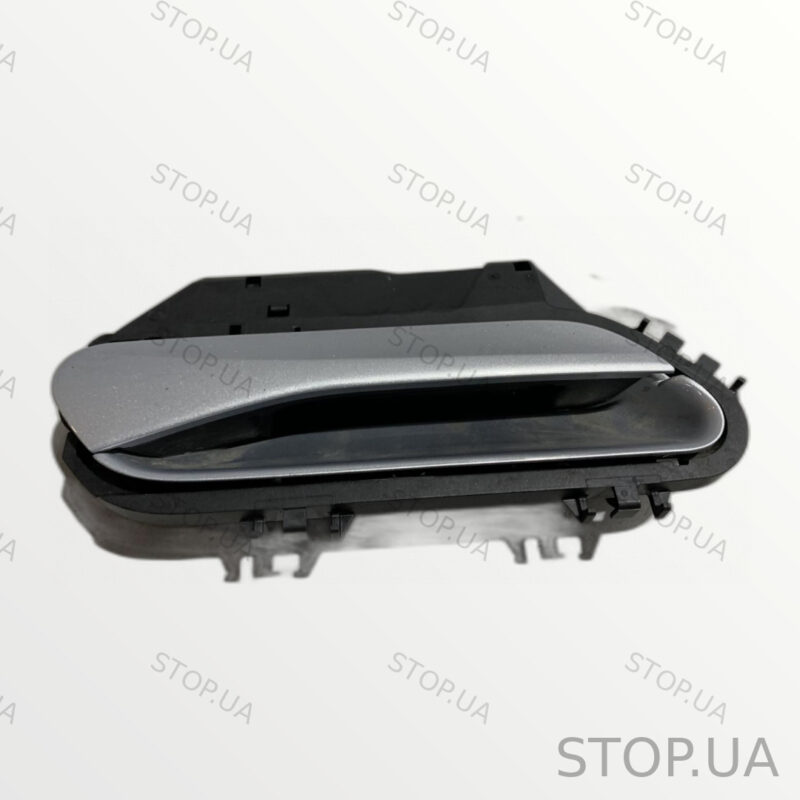 11A837812E ручка двери наружная правая Ручка двери наружная правая Volkswag