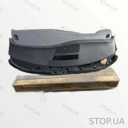 11B857003D передняя панель Передняя панель (торпедо) с дефектом на фото Vol