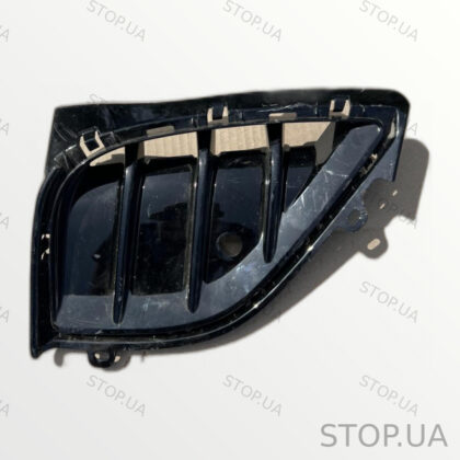 11K807819 решетка переднего бампера левая 11K807819 Решетка переднего бампе