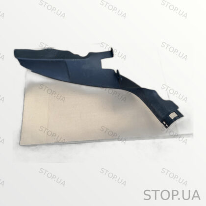 11K867766 накладка задней стойки нижняя правая Накладка задней стойки нижня