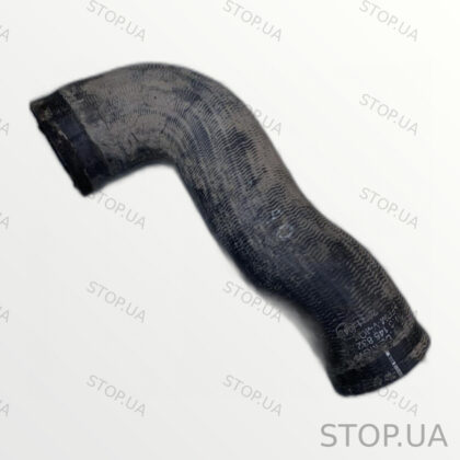 1K0145832 патрубок интеркулера Патрубок интеркулера Volkswagen Caddy 04-10
