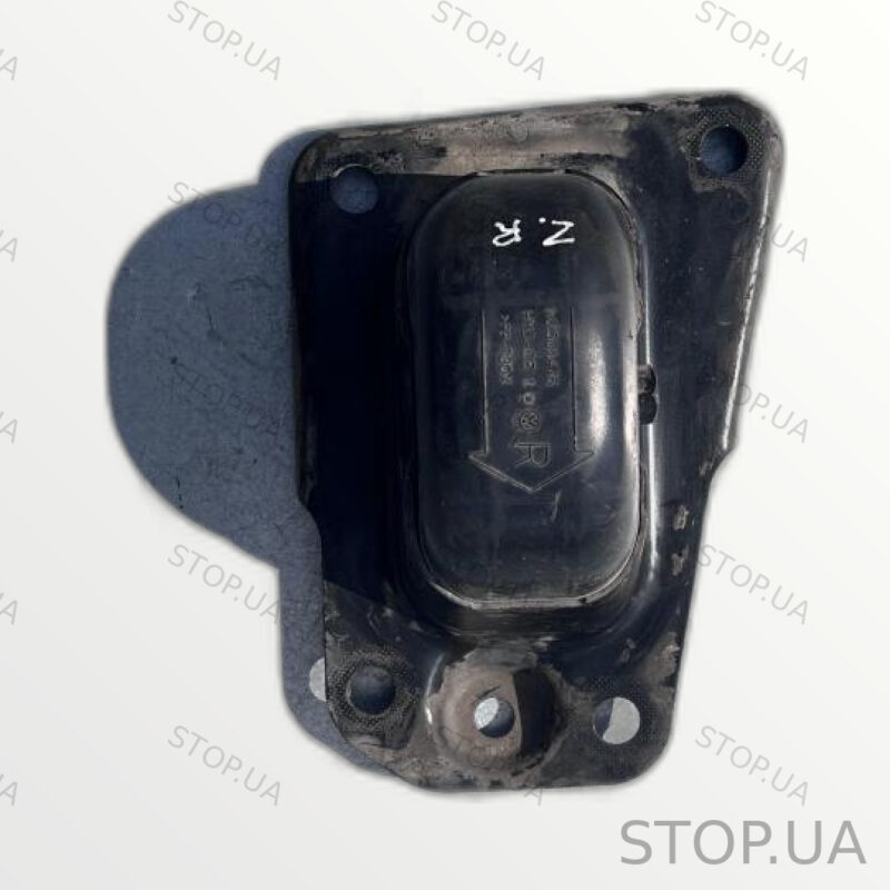 1K0505130J кронштейн правого продольного рычага 1K0505130J Кронштейн правог
