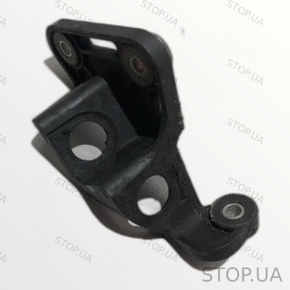 1K0711789J кронштейн тросов коробки передач Skoda Octavia A5 09-13 кронштей