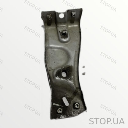 3C0821142 кронштейн переднего крыла правый Кронштейн переднего крыла правый