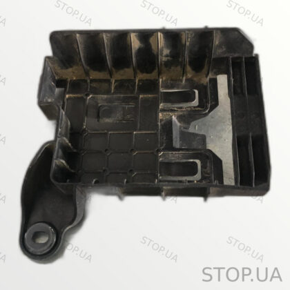 3QF907456 кронштейн датчика слепой зоны правый Кронштейн датчика слепой зон