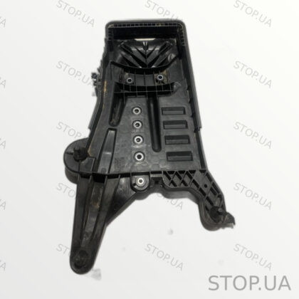 3QF915331 кронштейн крепления аккумулятора Полка крепления аккумулятора Vol