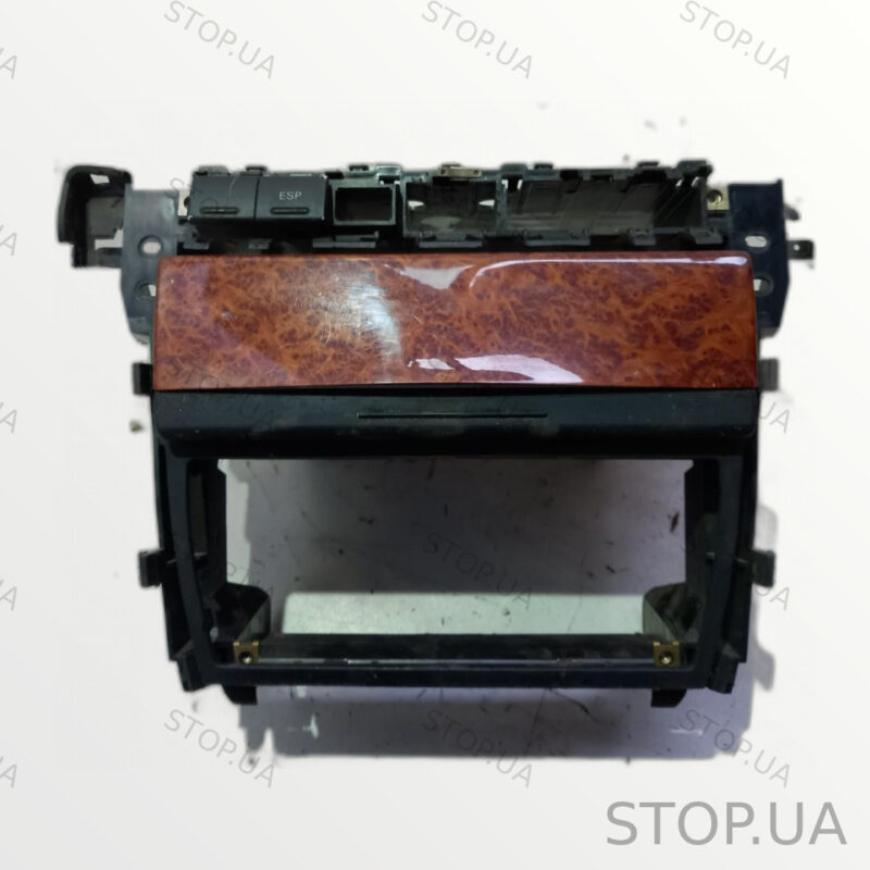 4B0858005C рамка магнитолы 4B0858005C Рамка магнитолы (дефект на фото) Audi — изображение 2