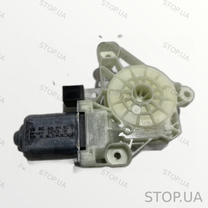 4K0959882 моторчик стеклоподъемника задний левый 4K0959882 Моторчик стеклоп