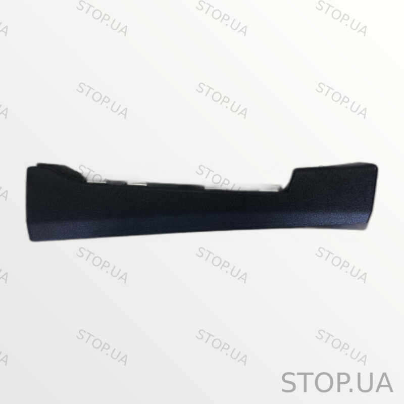4KE868204 накладка передней стойки правая Накладка передней правой стойки A