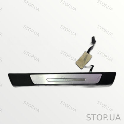 4KE947428 накладка порога задняя правая с подсветкой Накладка порога задняя