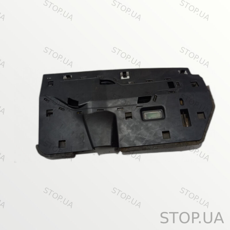 4L1815174 накладка под бардачок Накладка под бардачок Audi Q7 3.0 FSI 2005