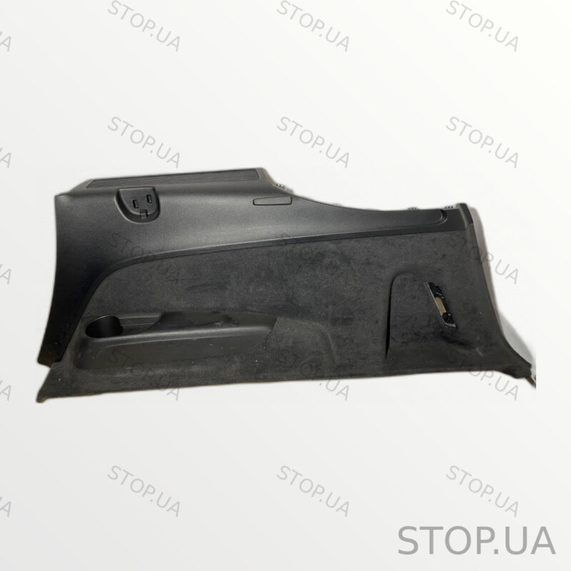 4M0863880E обшивка арки багажника правая Обшивка арки правая багажника Audi