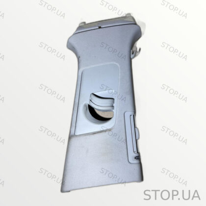 4M0867244F накладка центральной стойки верхняя правая Накладка верхней прав