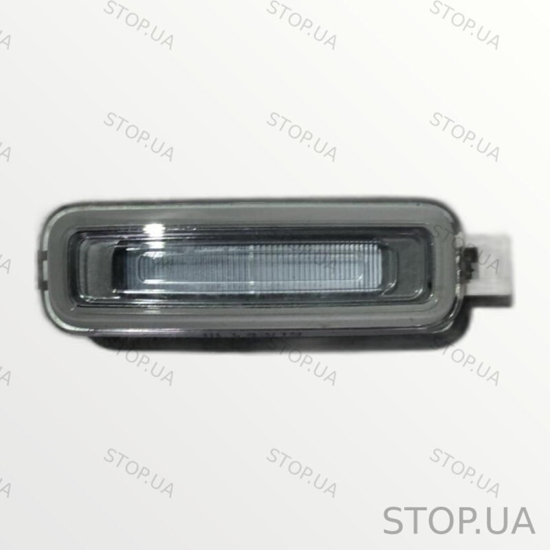 4M0947105 плафон подсветки салона 4M0947105 Плафон подсветки салона Audi Q8