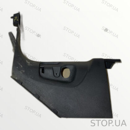 4M1867271S накладка передней левой стойки нижняя Накладка передней левой ст
