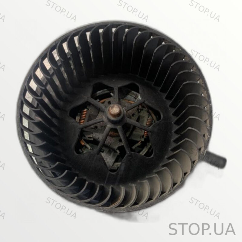 561820015A моторчик вентилятора печки Моторчик вентилятора печки Volkswagen