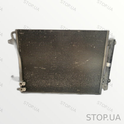561820411 радиатор кондиционера Радиатор кондиционера Volkswagen B7 USA SKU