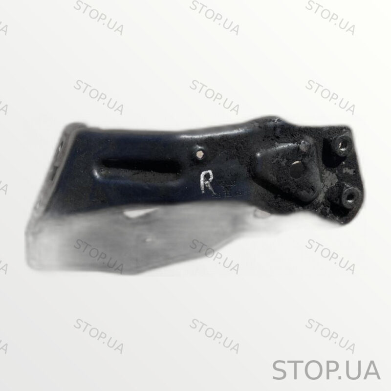 5C6821138 кронштейн крыла правый Кронштейн правого крыла Volkswagen Jetta 6
