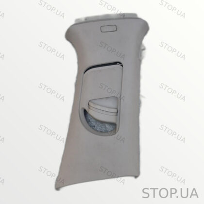 5C6867244 накладка центральной стойки правая верхняя Накладка правой верхне