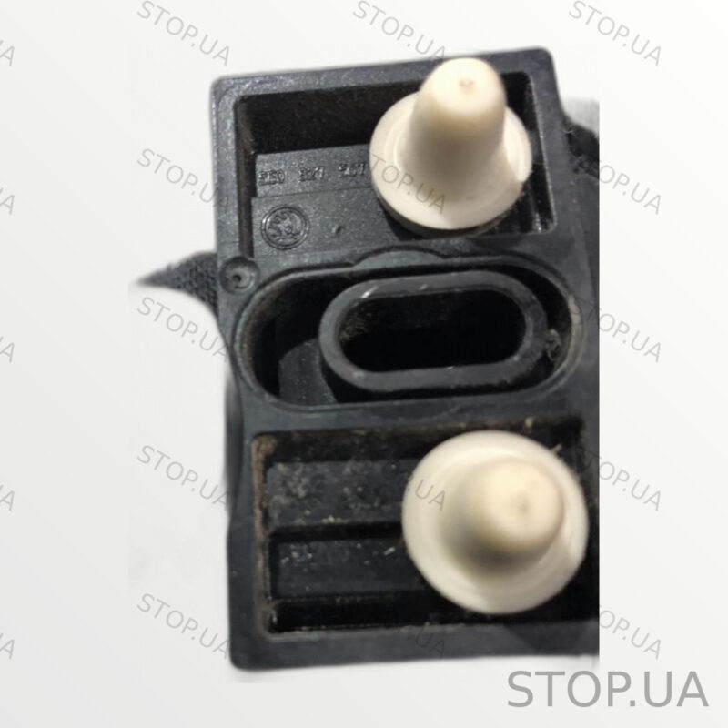 5E0827567 отбойник крышки багажника Volkswagen 5E0827567 Отбойник крышки ба — изображение 2
