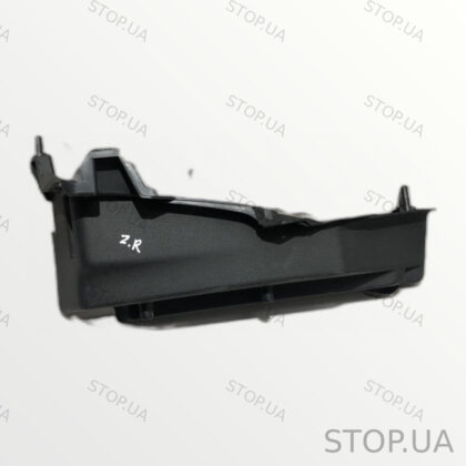 5E5867762 крепление полки багажника правое Крепление полки багажника правое