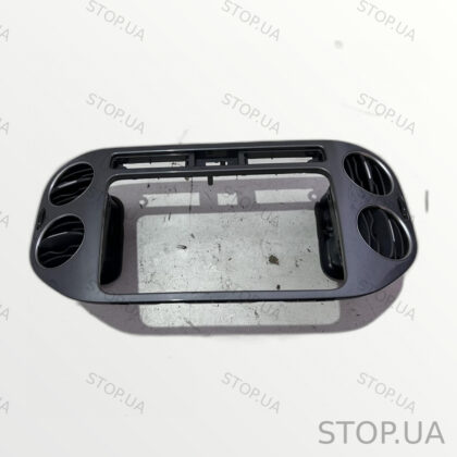 5N0858071E рамка магнитолы с дефлекторами Рамка магнитолы с дефлекторами Vo