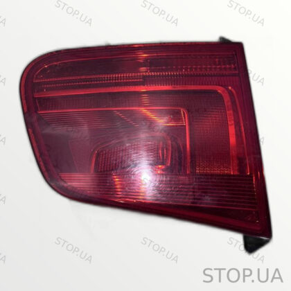 5N0945093J внутренний фонарь крышки багажника левый 5N0945093J Внутренний ф