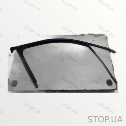 5NN837432B ущельнитель стекла передний правый Уплотнитель стекла передний п