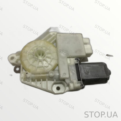 5Q4959811G мотор стеклоподъемника задней правой двери 5Q4959811G Мотор стек