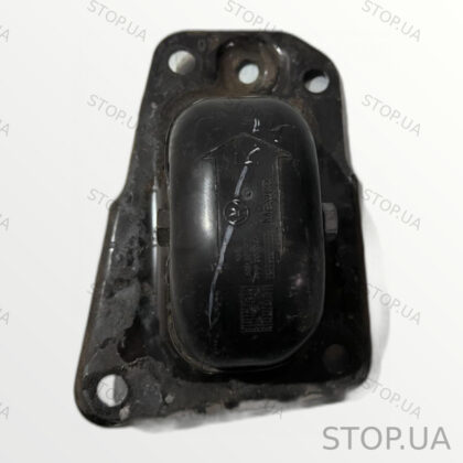 5QM505130 кронштейн продольного рычага задний правый Кронштейн заднего прод