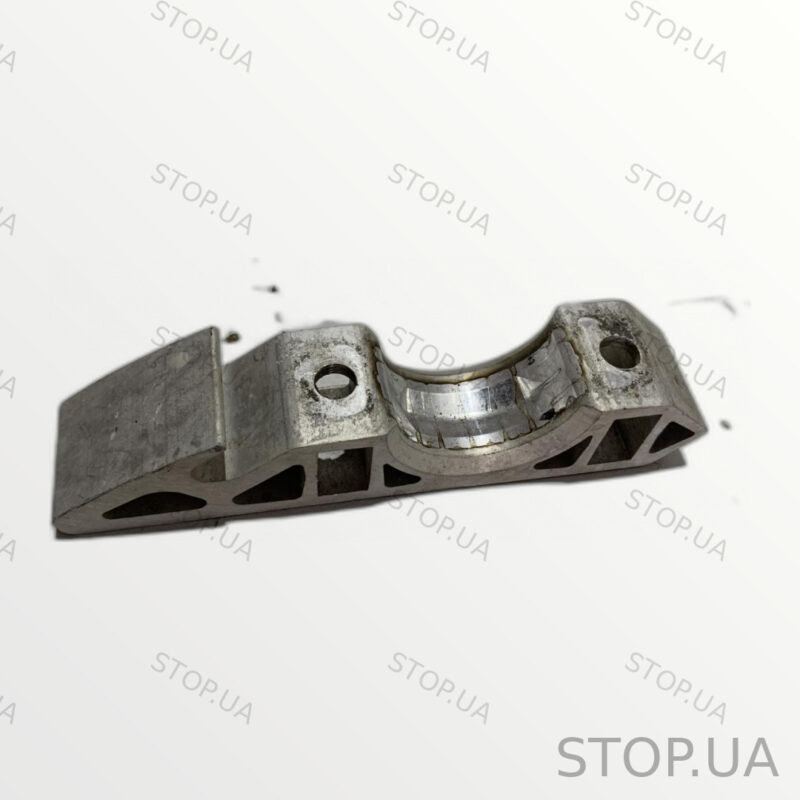 7L0411063B скоба крепления переднего стабилизатора Volkswagen Скоба креплен