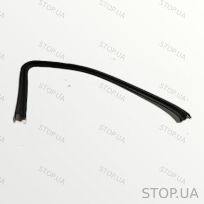 7P0867671A ущельнитель передней двери левый Уплотнитель передней двери левы