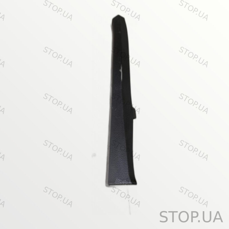 7P0868237A обшивка стойки левая Обшивка левой стойки Volkswagen Touareg 10
