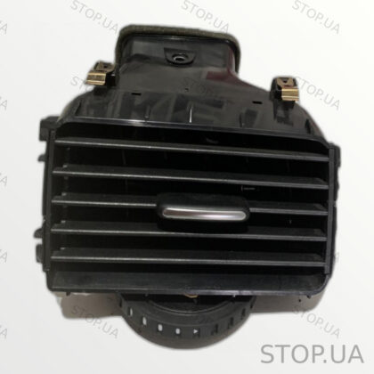 7P1819704A дефлектор обдува салона правый Дефлектор обдува салона правый Vo