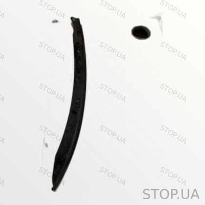 80A823126 ущельнитель капота правый Уплотнитель капота правый Audi Q5 80A 2