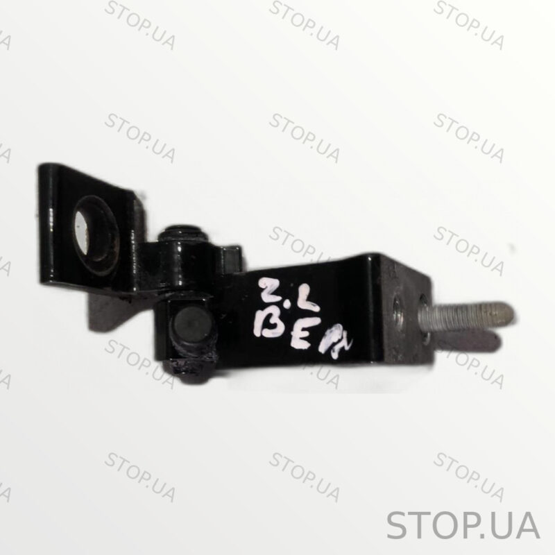 80A831403B петля двери передняя левая нижняя 80A831403B Петля двери передня