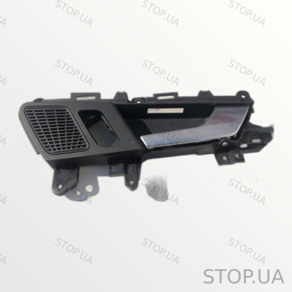 80A839020 ручка внутренняя правая задняя Ручка внутренняя правая задняя Aud