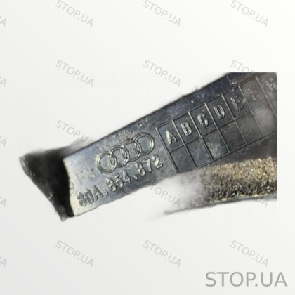 80A854872 накладка крышки багажника Накладка правой крышки багажника Audi Q