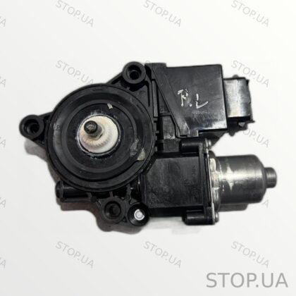 82450DO210 моторчик стеклоподъемника передний левый Моторчик стеклоподъемни