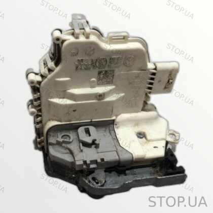 8J1837016F замок передней правой двери Замок передней правой двери Audi Q7